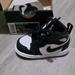 Nike Kids' Black and White Sneakers